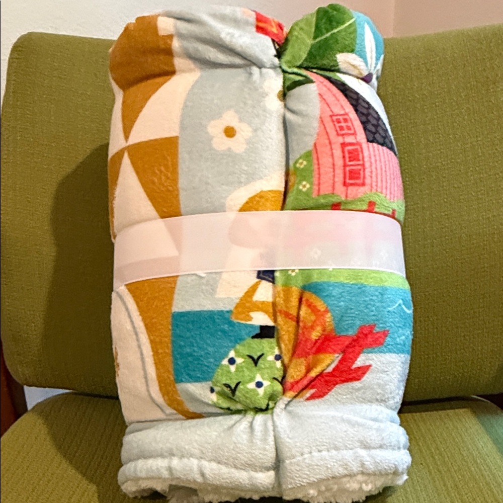 Hallmark- Disney, It’s a Small World Plush Blanket - Picture 5 of 6